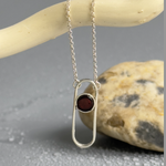 Колье Fork вертикаль с вишневым янтарем