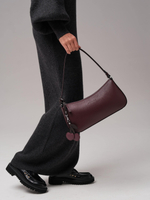 Кожаная сумка багет кросс-боди зимняя вишня