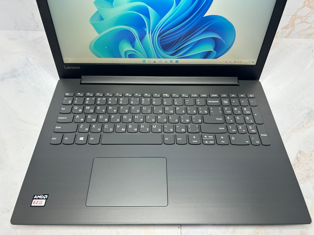 Ноутбук Lenovo 330-15IKB Конфигурация: i5-8250U/8GB/1TB/Radeon 530/Win11/FHD