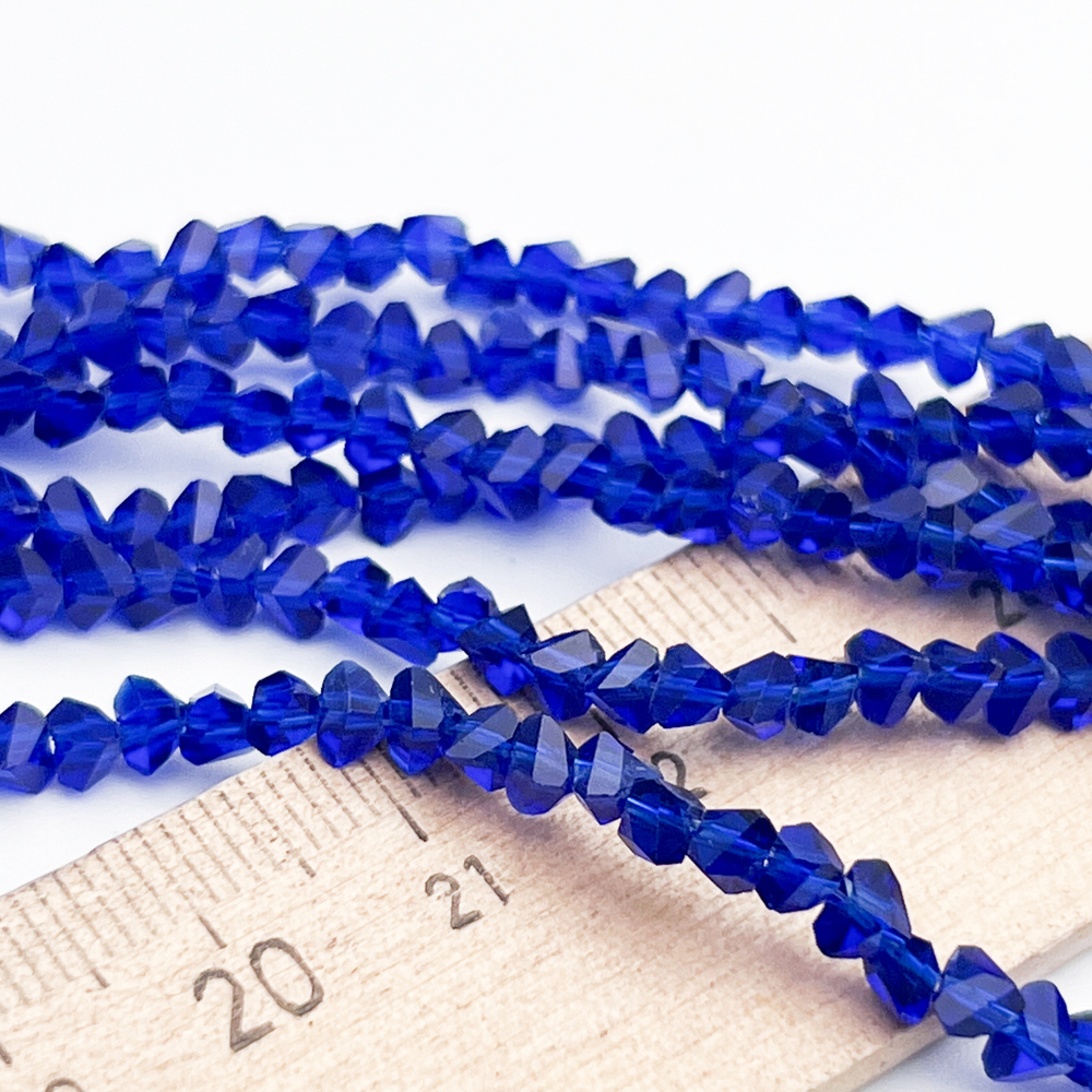 Бусина Треугольник, стекло, цвет ультрамарин, размер около 3*4 мм, цена за нить 38 см