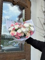 Букет сборный из хризантемы, кустовой розы, альстромерии и диантусов