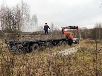 В «Усадьбу Романово» доставлены опоры для линий электропередачи