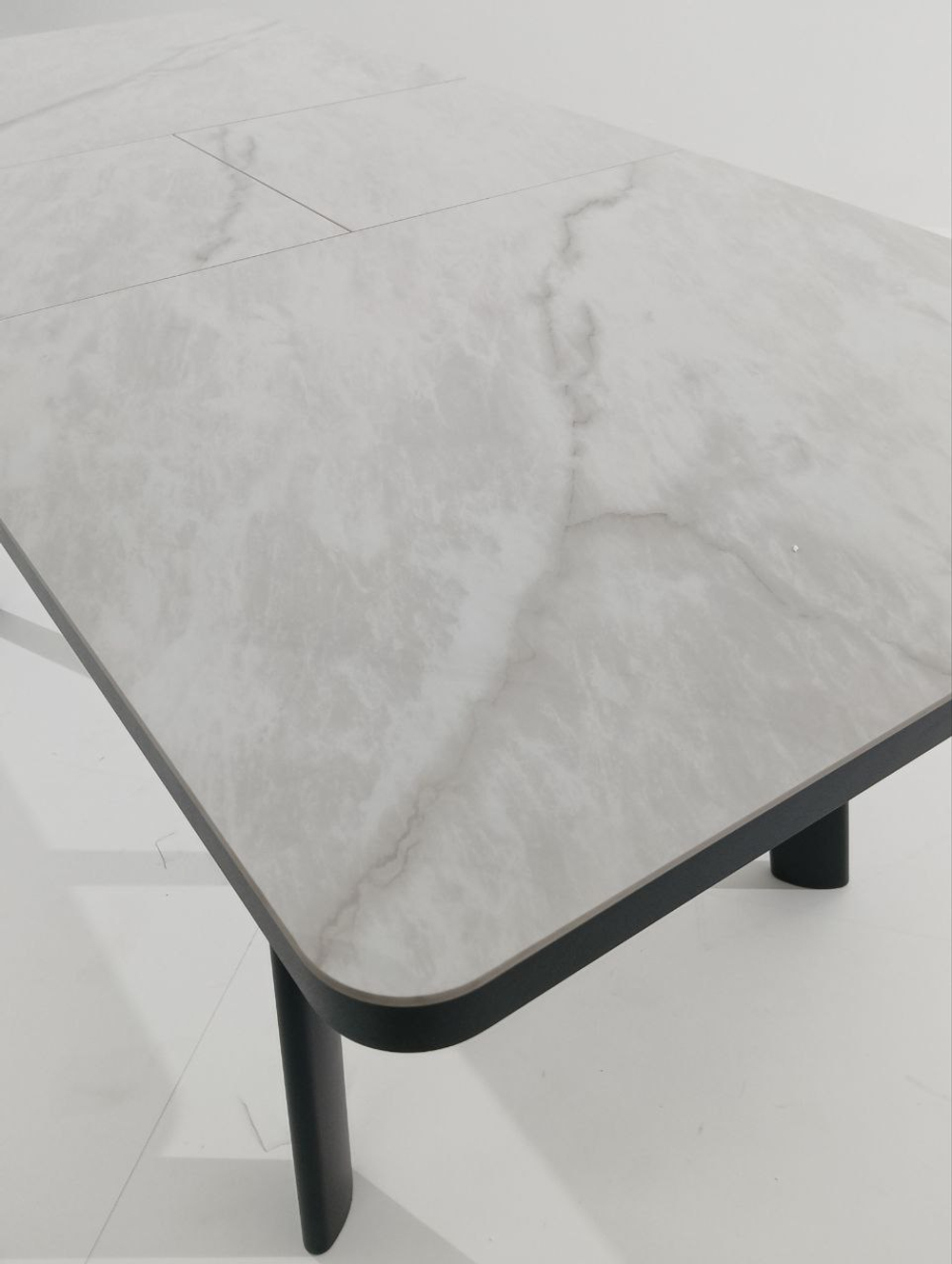 Стол М-City DISAUR Норд 140 Оникс, керамика, Черный каркас