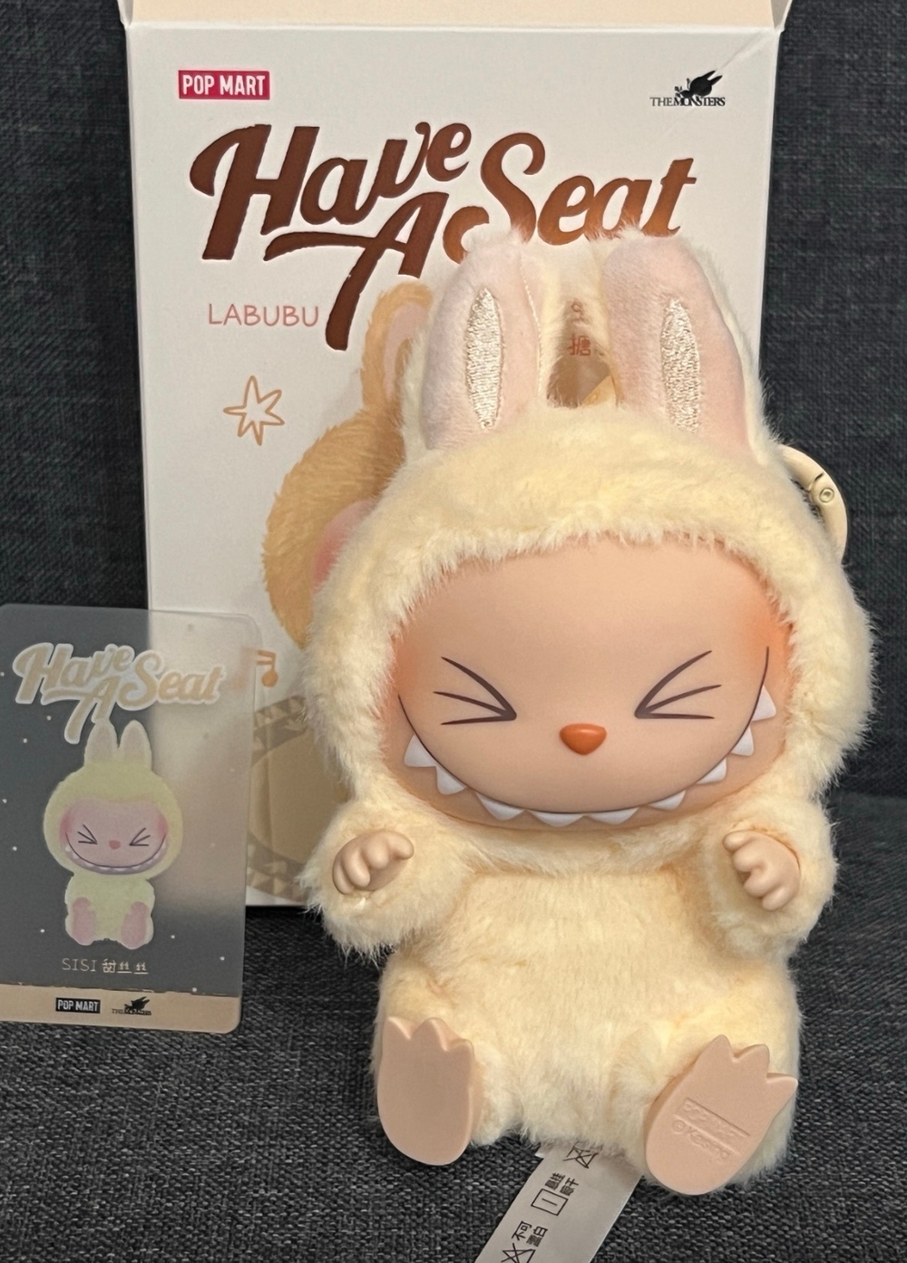 Дизайнерские игрушки Labubu the Monsters Have a Seat, Yellow