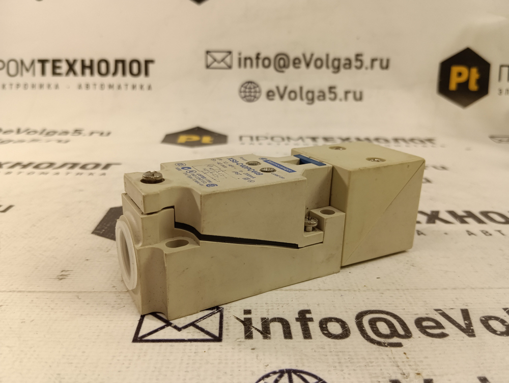 Telemecanique XS8-C40PC449 б/у