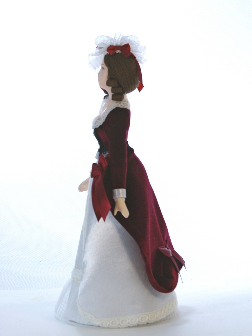 Кукла коллекционная в женском выходном костюме 18 века