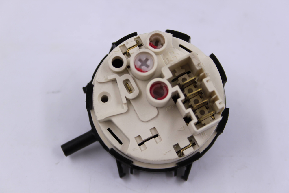 Прессостат (датчик уровня воды) для стиральной машины Candy, Hoover, Zerowatt 41026305