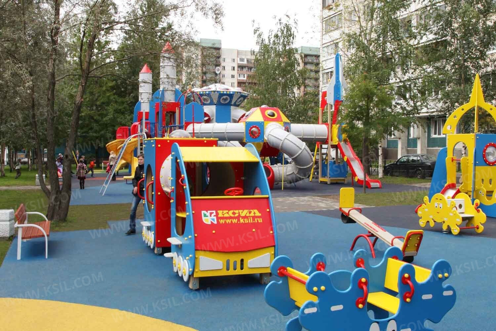 Детский игровой комплекс «Луноход с прицепом»