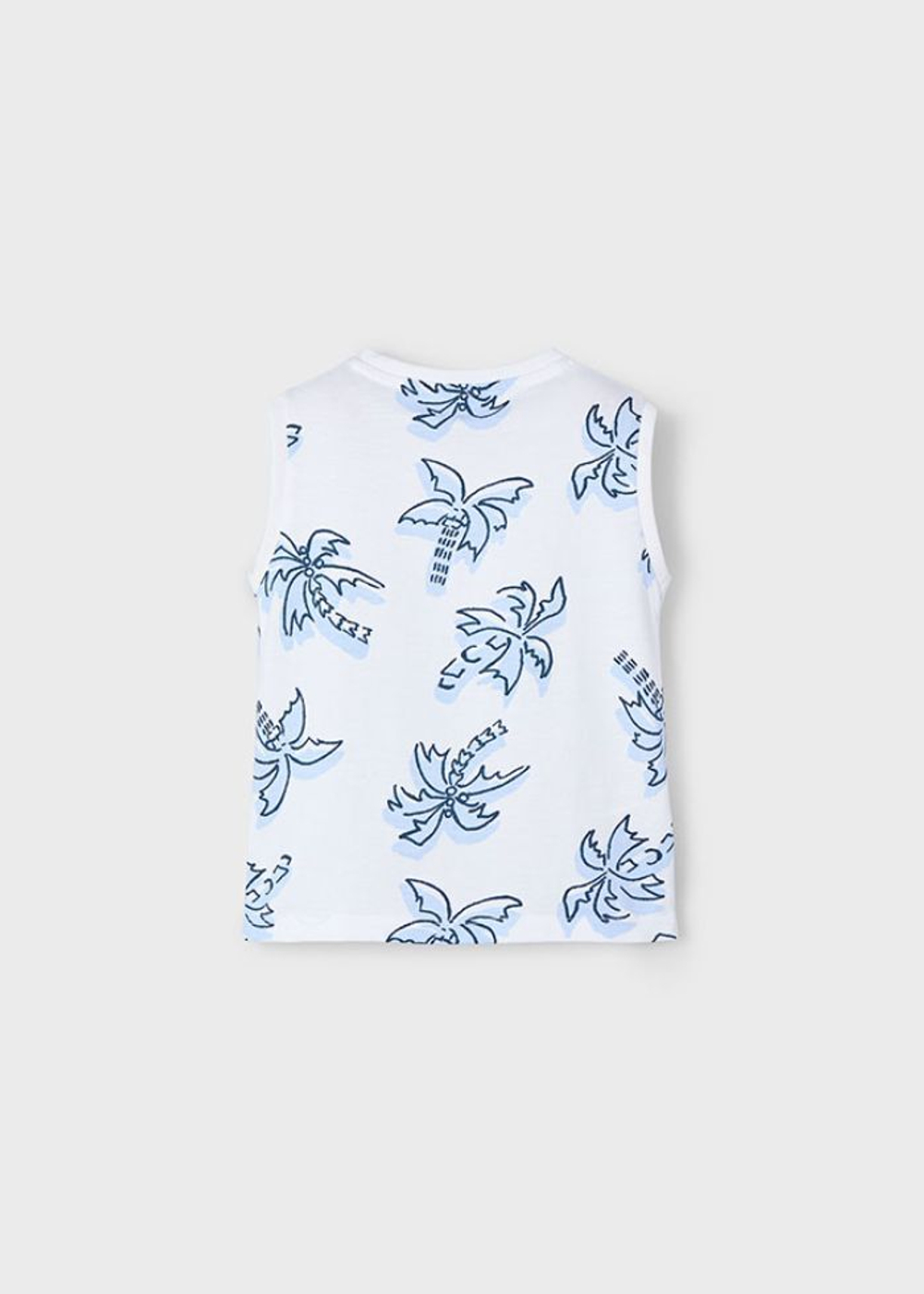 две футболки с шортами