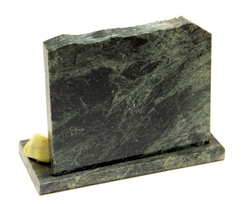 Скол камня ( змеевик) с акриловым рисунком " Снегири" и минералами 90-40-7 мм вес 270гр.