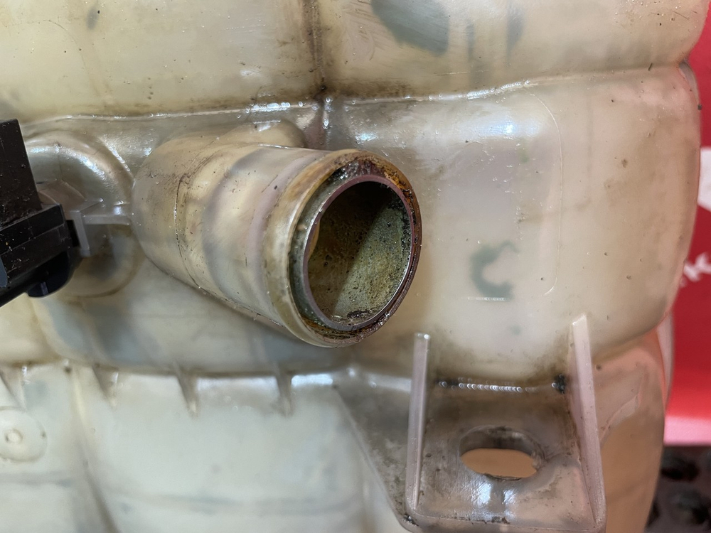 Бачок расширительный 2017г.