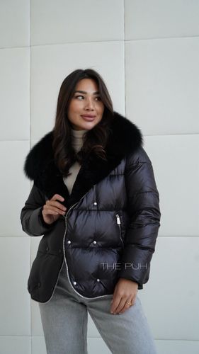 Черный двубортный пуховик с мехом