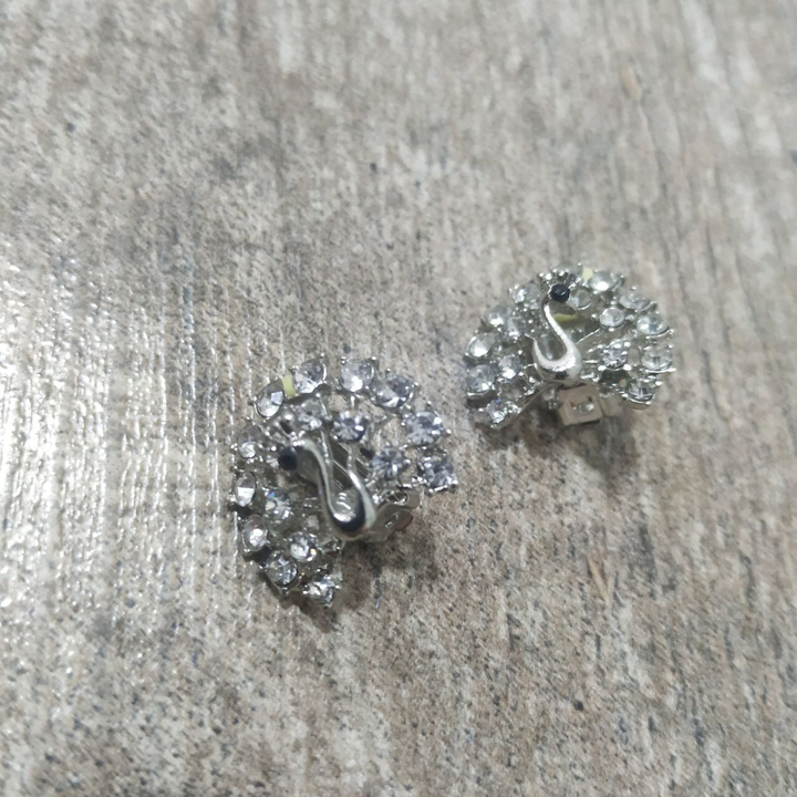 Клипсы Павлин стразы прозрачные металл цвет серебристый