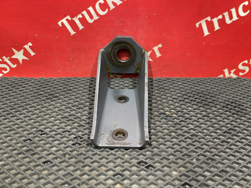 Кронштейн амортизатора переднего