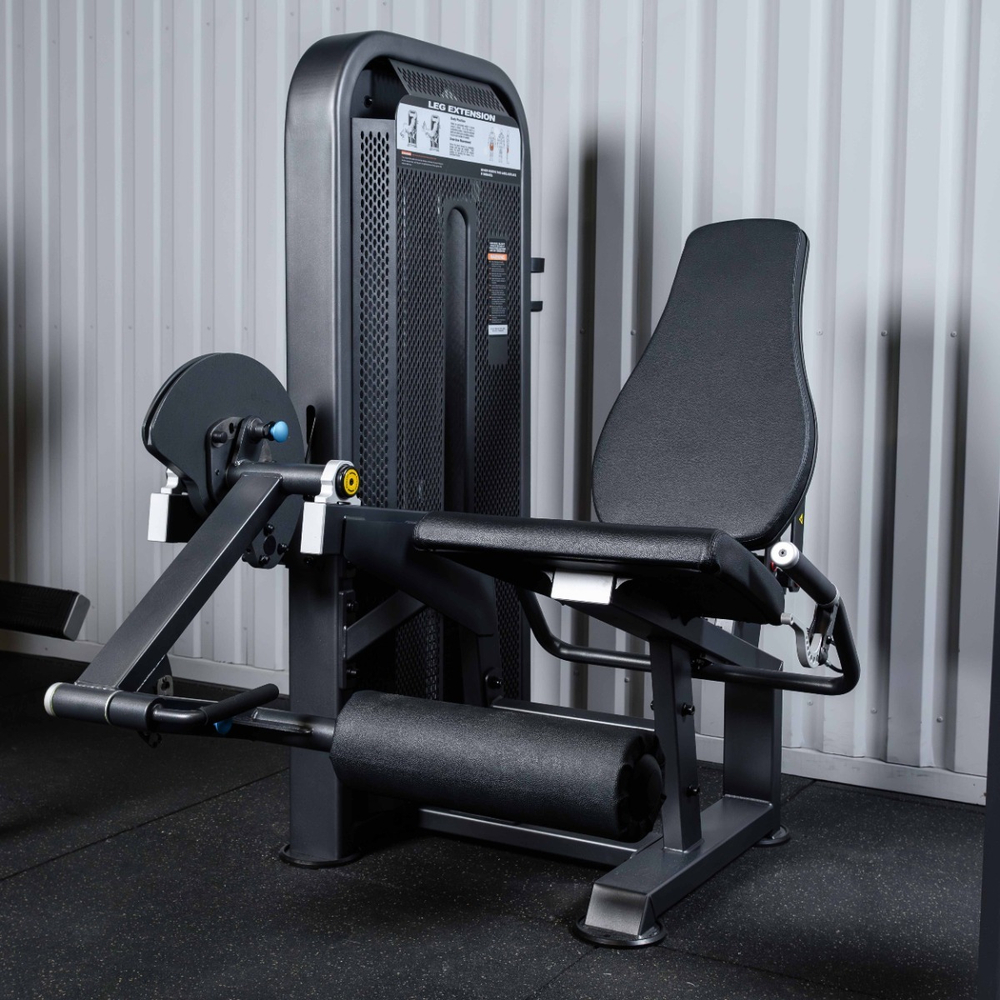 U3002D (E5002) Разгибание ног сидя. Стек 109 кг