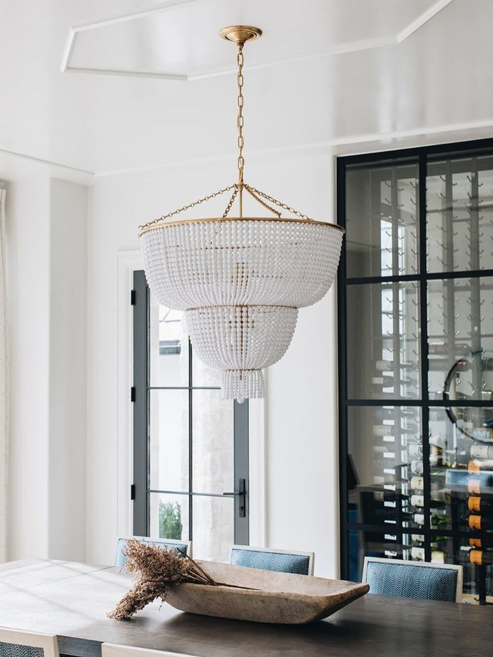 Роскошная люстра с каскадом жемчужных бусин на золотом основании ✨