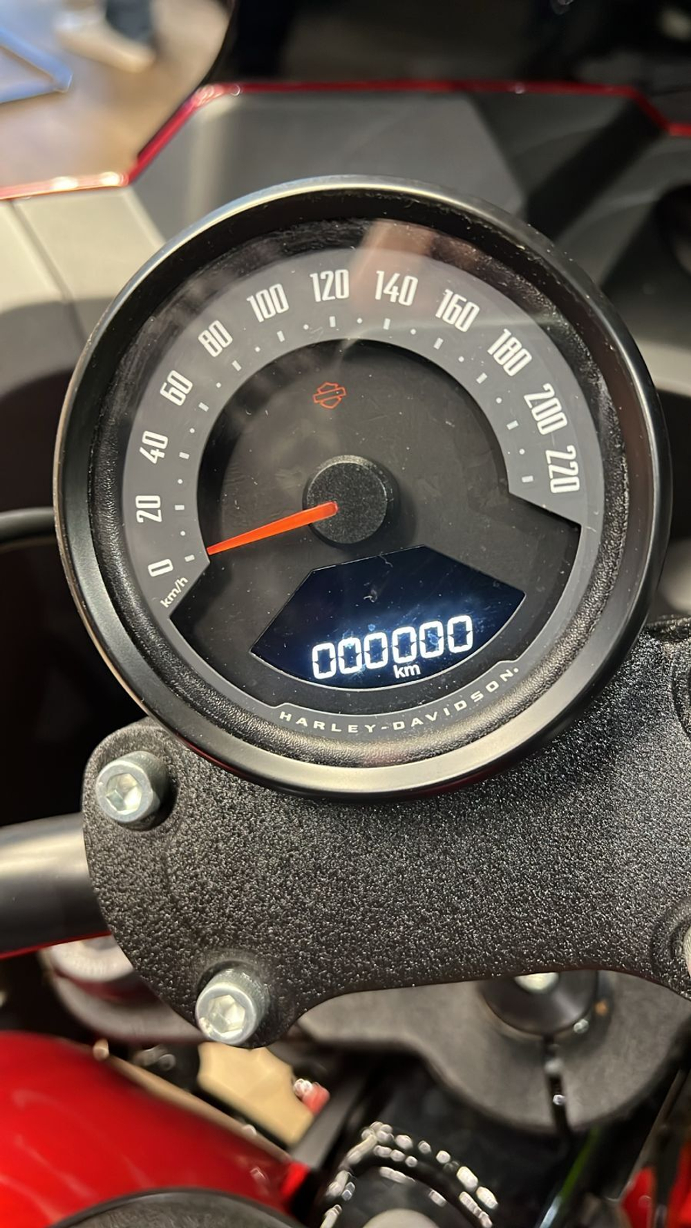 Harley-Davidson Low Rider ST Brilliant Red, 2025