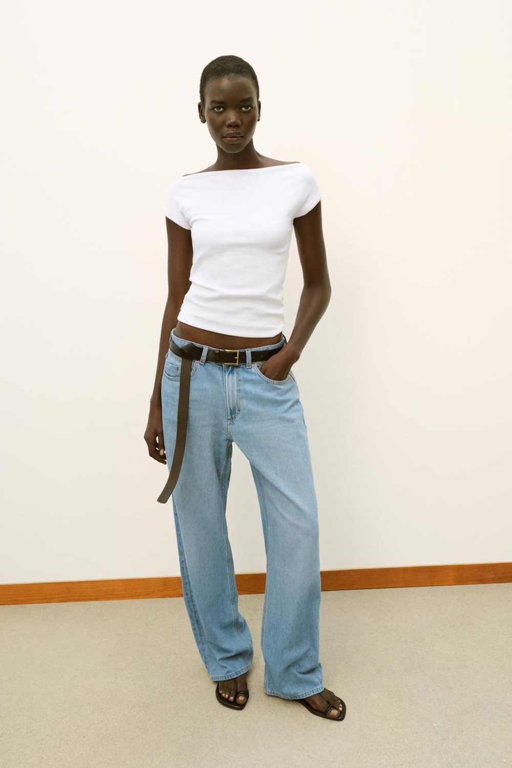 ZARA ФУТБОЛКА С ВЫРЕЗОМ ЛОДОЧКОЙ, БЕЛЫЙ