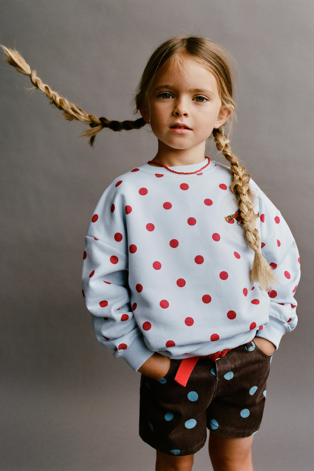 ZARA ТОЛСТОВКА В ГОРОШЕК PIPPI CALZASLARGAS © ASTRID LINDGREN COMPANY, СИНИЙ