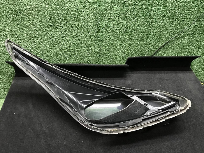 Стекло фары левое Kia Rio 4 FB (2017-2020)