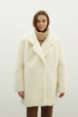 Пальто из меха укороченное