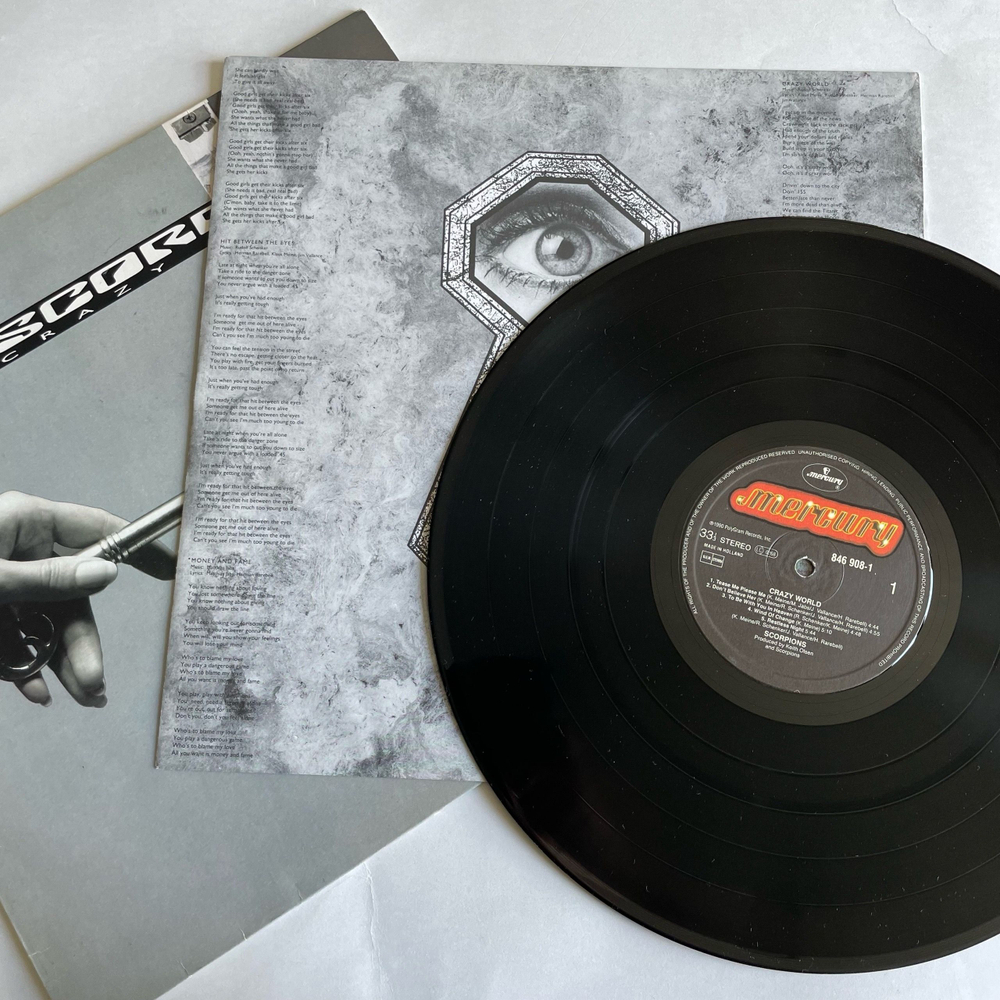 Винтажная виниловая пластинка LP Scorpions Crazy World (Нидерланды 1990)