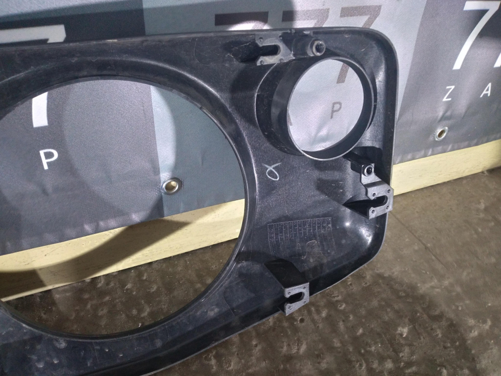 Решетка радиатора Suzuki Jimny 4 18-21 Б/У Оригинал 7211178r0