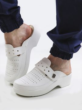 501 | "Natasa" | Белые женские медицинские сабо с закрытым носом