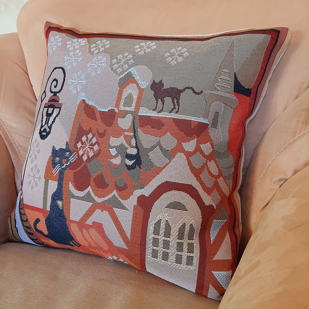 Наволочка гобеленовая декоративная для интерьерной подушки Кошачья жизнь - Зима 45х45