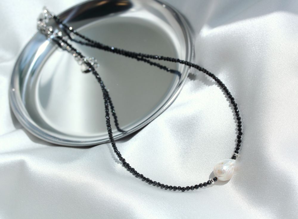 Чокер из шпинели с барочной бусиной