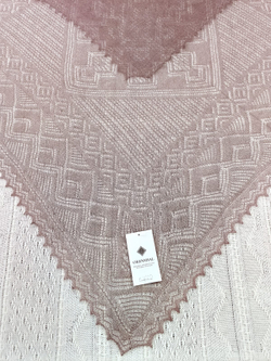 Оренбургский пуховый платок-паутинка А100-06 магнолия