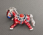 Брошка "Огненная Лошадка", стразы, бижутерный сплав, новогодняя