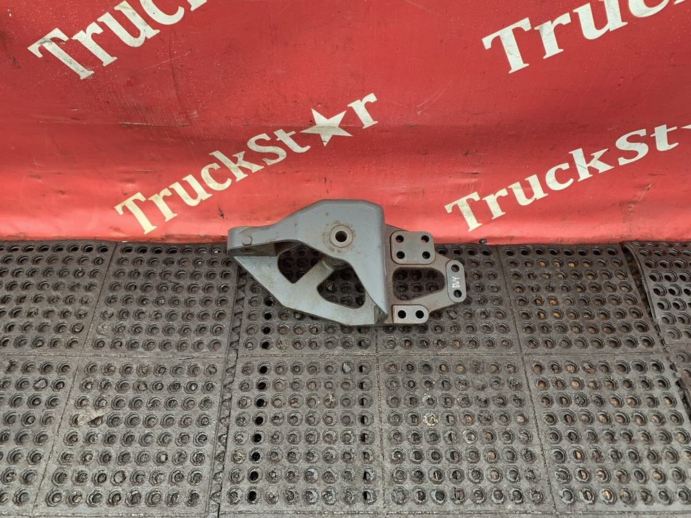 Кронштейн рессоры передней правый