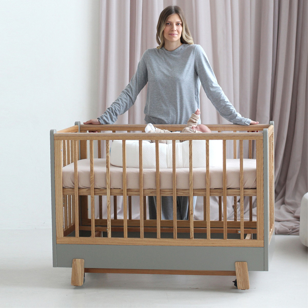 Детская кроватка Фабрика Облаков Onlybaby Scandi маятник продольный серый