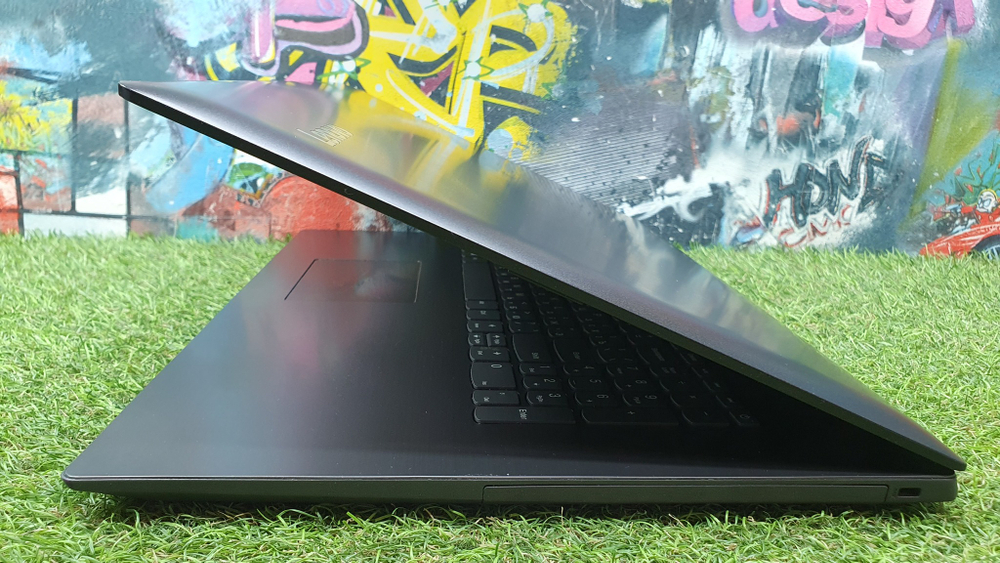 Ноутбук Lenovo AMD A6 /4 Gb/R530 2 Гб/Ideapad 330-17AST 81D7001SRU/Windows 10