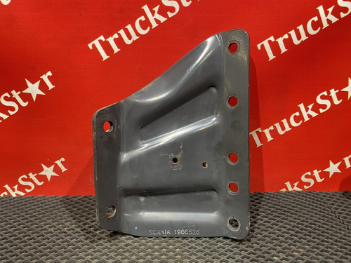 Кронштейн траверсы передний правый 2017г.