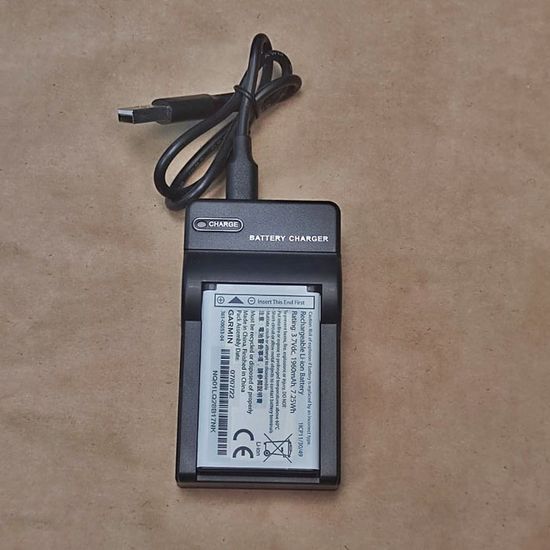 Зарядное USB устройство Garmin Montana 6xx, Alpha 100 / 200 / 300 для аккумуляторов 010-11654-03