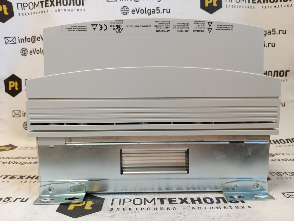 Lenze E82EV303K4B201 новое