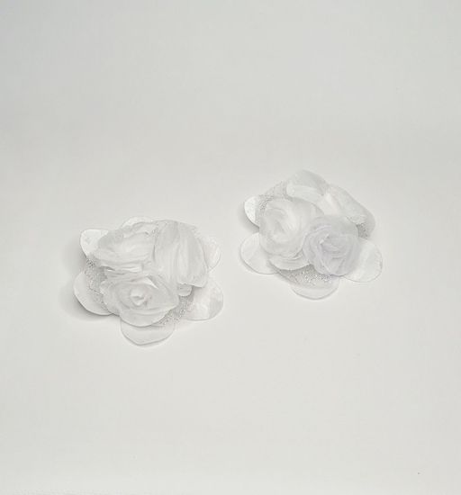 Белые школьные банты для волос "3 цветка" на резинке, с блёстками, 2 шт.