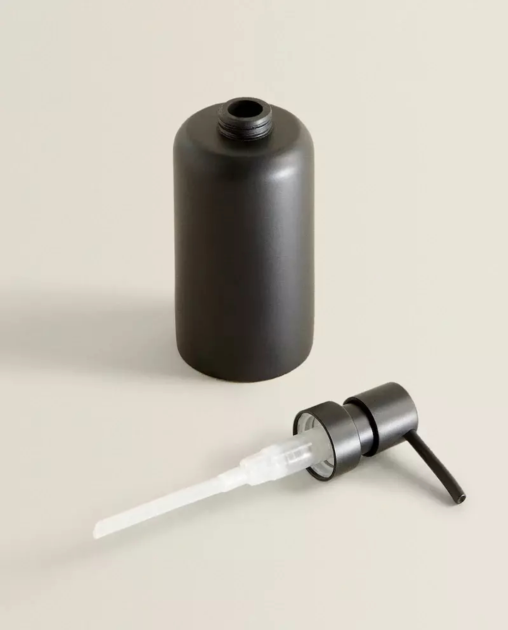 ZARA HOME ДОЗАТОР ДЛЯ МЫЛА ИЗ СМОЛЫ, ЧЕРНЫЙ