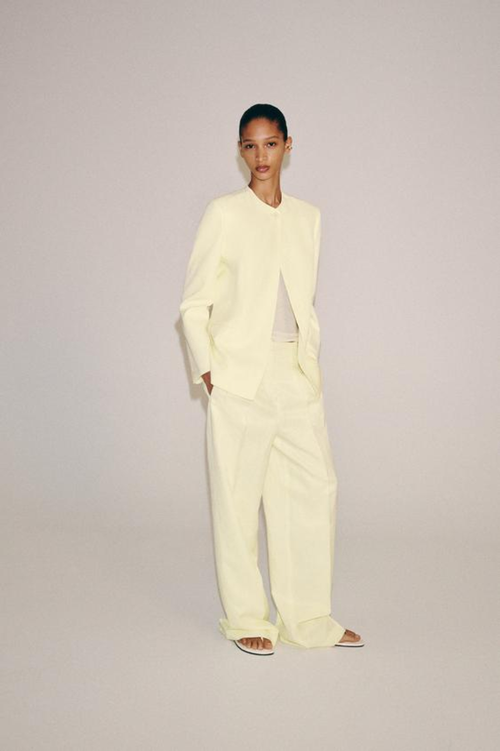 ZARA БРЮКИ С ЗАЩИПАМИ — ZW COLLECTION, ЖЕЛТЫЙ