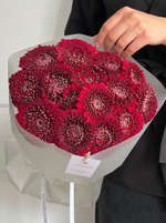 Букет из гербер в бордовом оттенке 15 шт