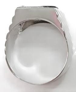 Ювелирное кольцо из серебра мужское с ониксом