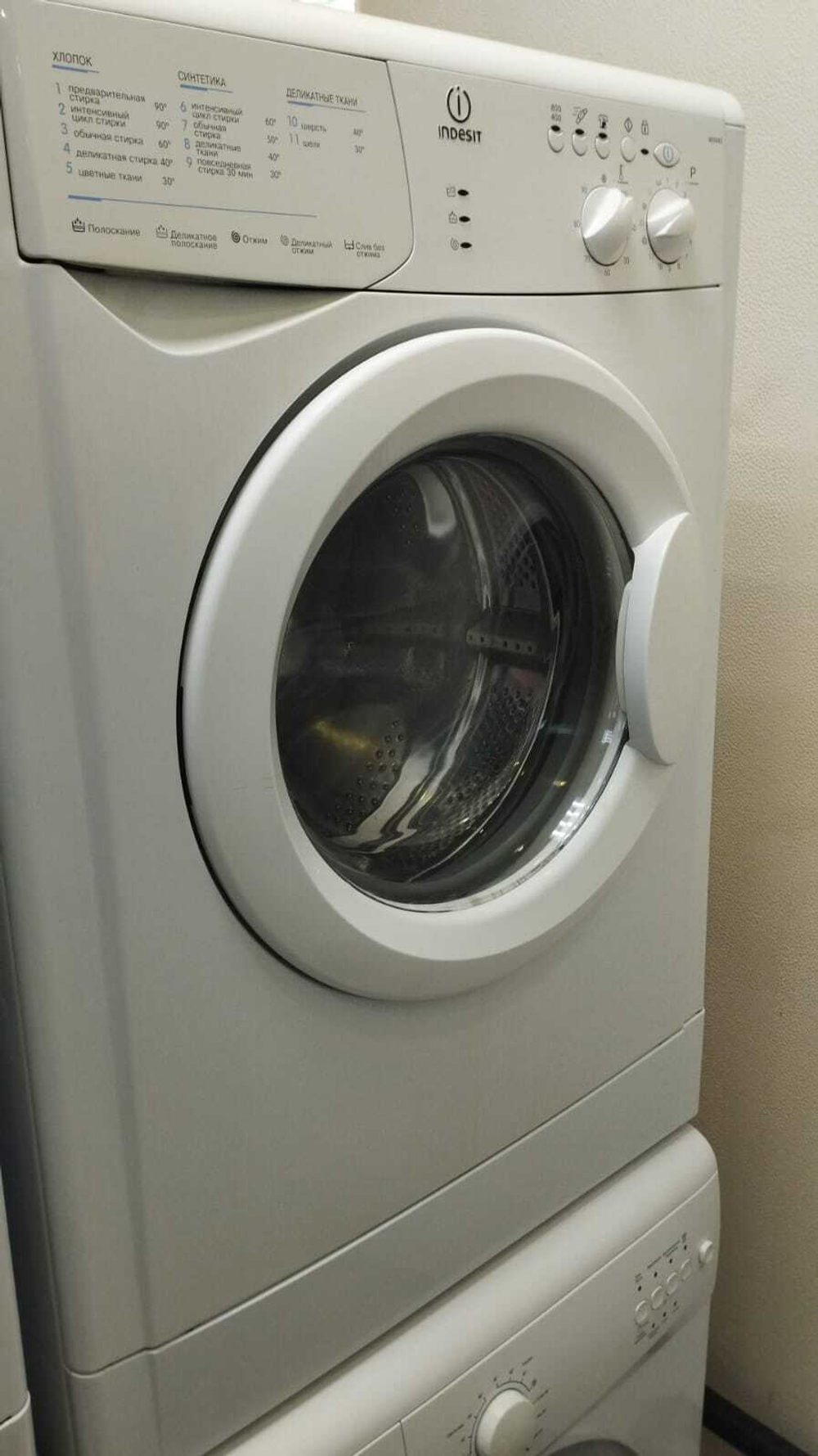Стиральная машина Indesit WISN82 б/у
