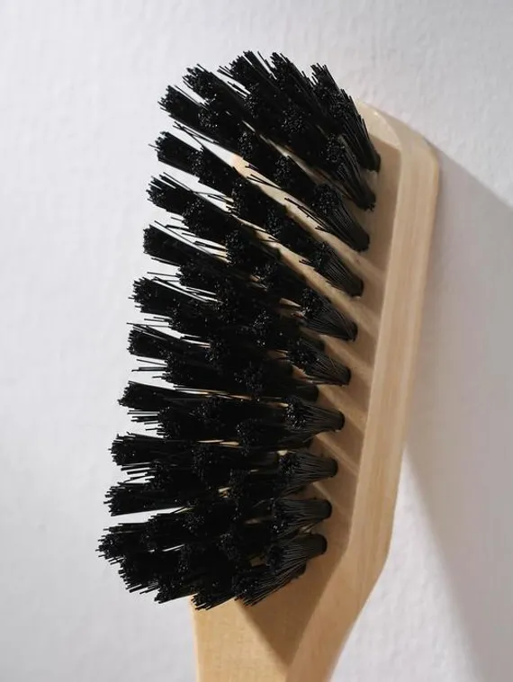 Щётка для одежды, 20×3,5 см, искусственная щетина, цвет МИКС