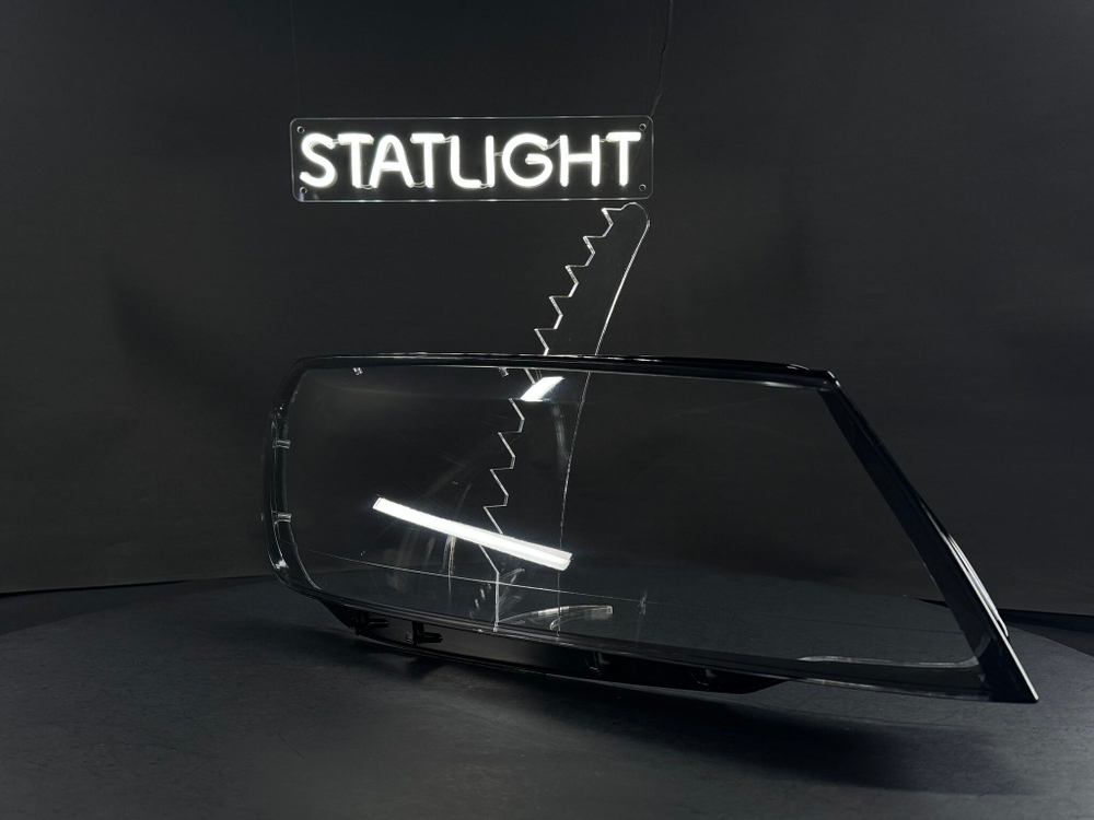 Правое стекло фары Volkswagen Touareg FL NF 2015-2019