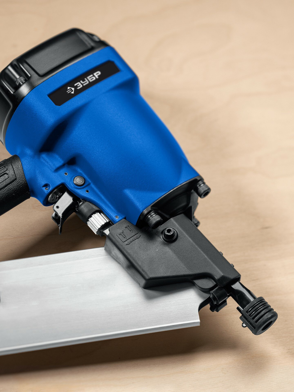 ЗУБР SN34-90A, пневматический нейлер для реечных гвоздей ЗУБР SN34/D34 (50-90 мм) ПРОФЕССИОНАЛ (31925)