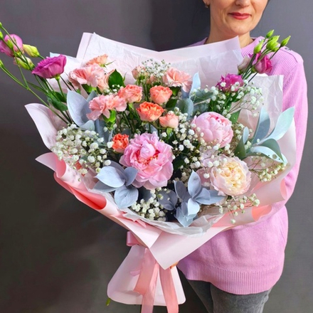 Авторский букет с пионами