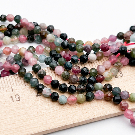Турмалин граненый бусины, размер около 3,1-3,3 мм, цена за отрезок 19 см (1/2 нити)