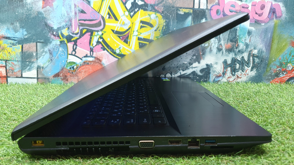 Ноутбук Lenovo i3/4 Gb/GT 720M 2 Gb